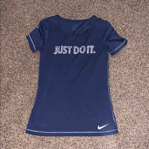 Women Nike hyper cool t- shirt - Picture 1 of 4